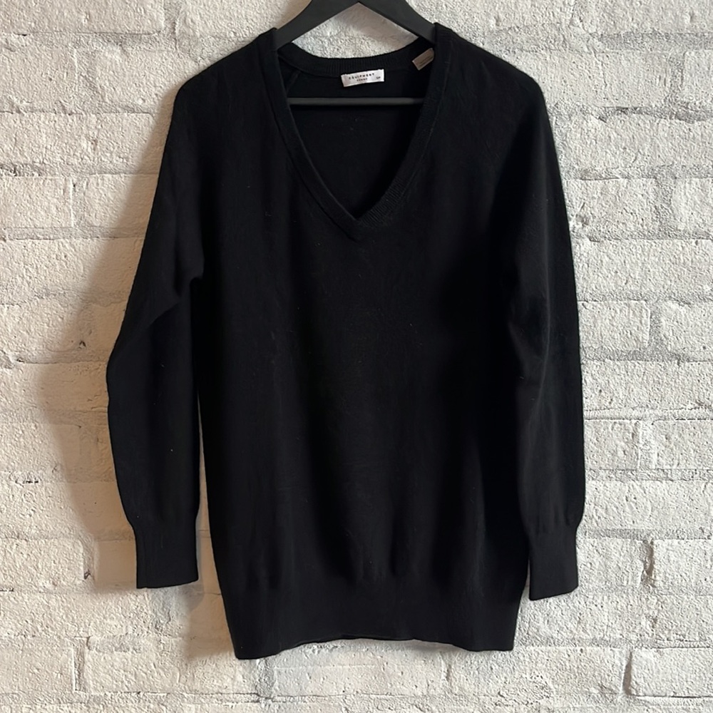 Equipment V-Neck Cashmere Sweater in Black